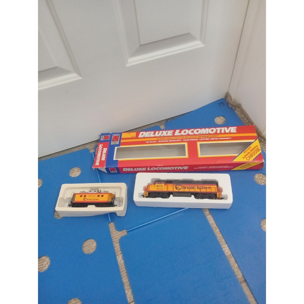 LIFELIKE #8663  B&O CHESSIE‎ SYSTEM Locomotive & Caboose #4810 w Box  HO